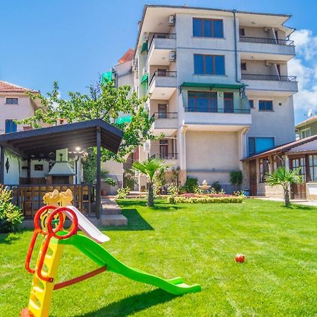 אובזור Chrystal Guest House מראה חיצוני תמונה
