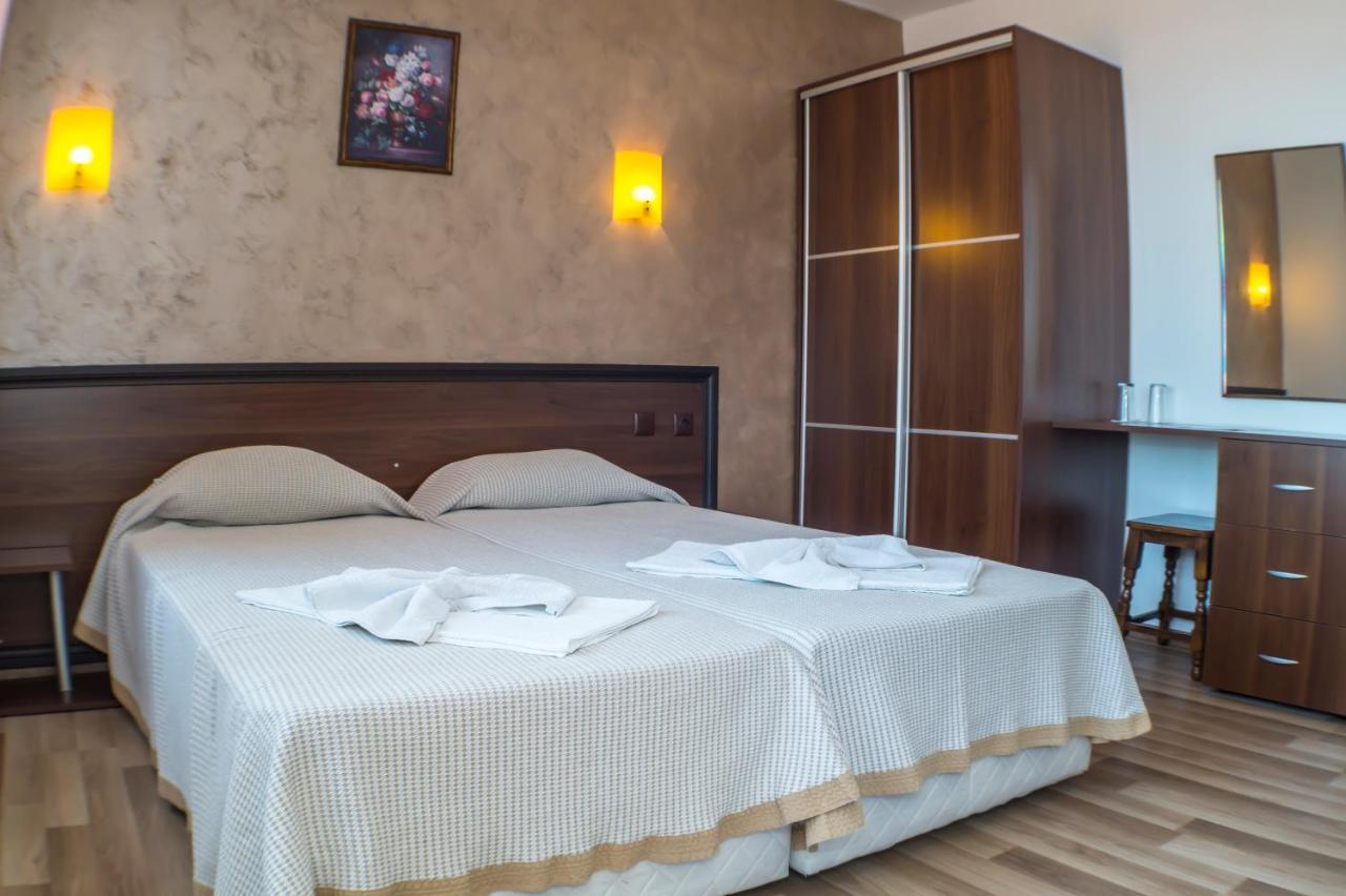 אובזור Chrystal Guest House מראה חיצוני תמונה