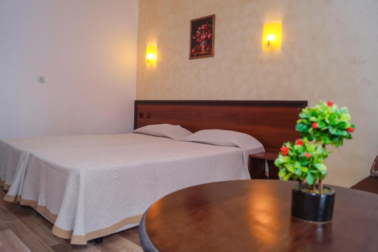 אובזור Chrystal Guest House מראה חיצוני תמונה