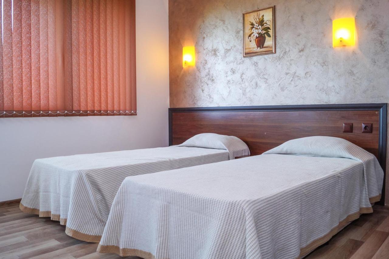 אובזור Chrystal Guest House מראה חיצוני תמונה